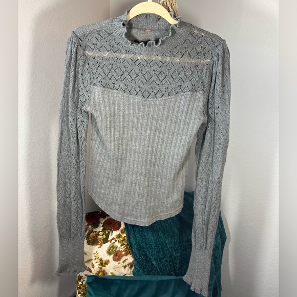 Gorgeous Grey Knitted Blouse - Picture 5 of 11